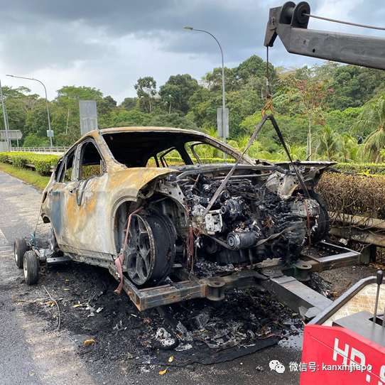 新加坡一天2起轎車自燃事件！火勢猛烈，女子失聲痛哭，寶馬燒剩廢鐵