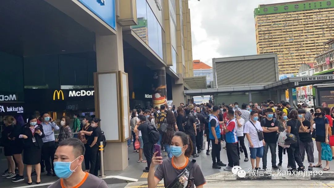 牛车水名牌包包店失火，商场职员称“随时会爆炸！”