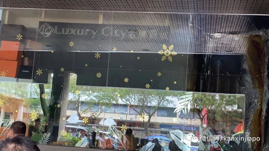 牛车水名牌包包店失火，商场职员称“随时会爆炸！”