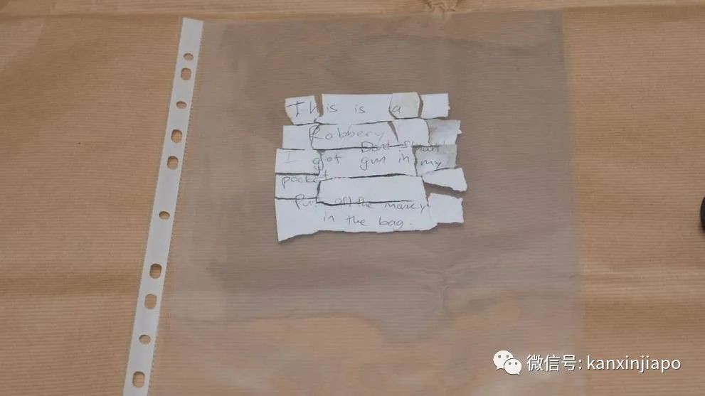 新加坡輔警光天化日之下,持槍打劫貸款公司