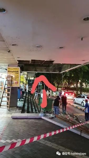 新加坡50年历史的购物商场天花板坍塌，扬起大片粉尘