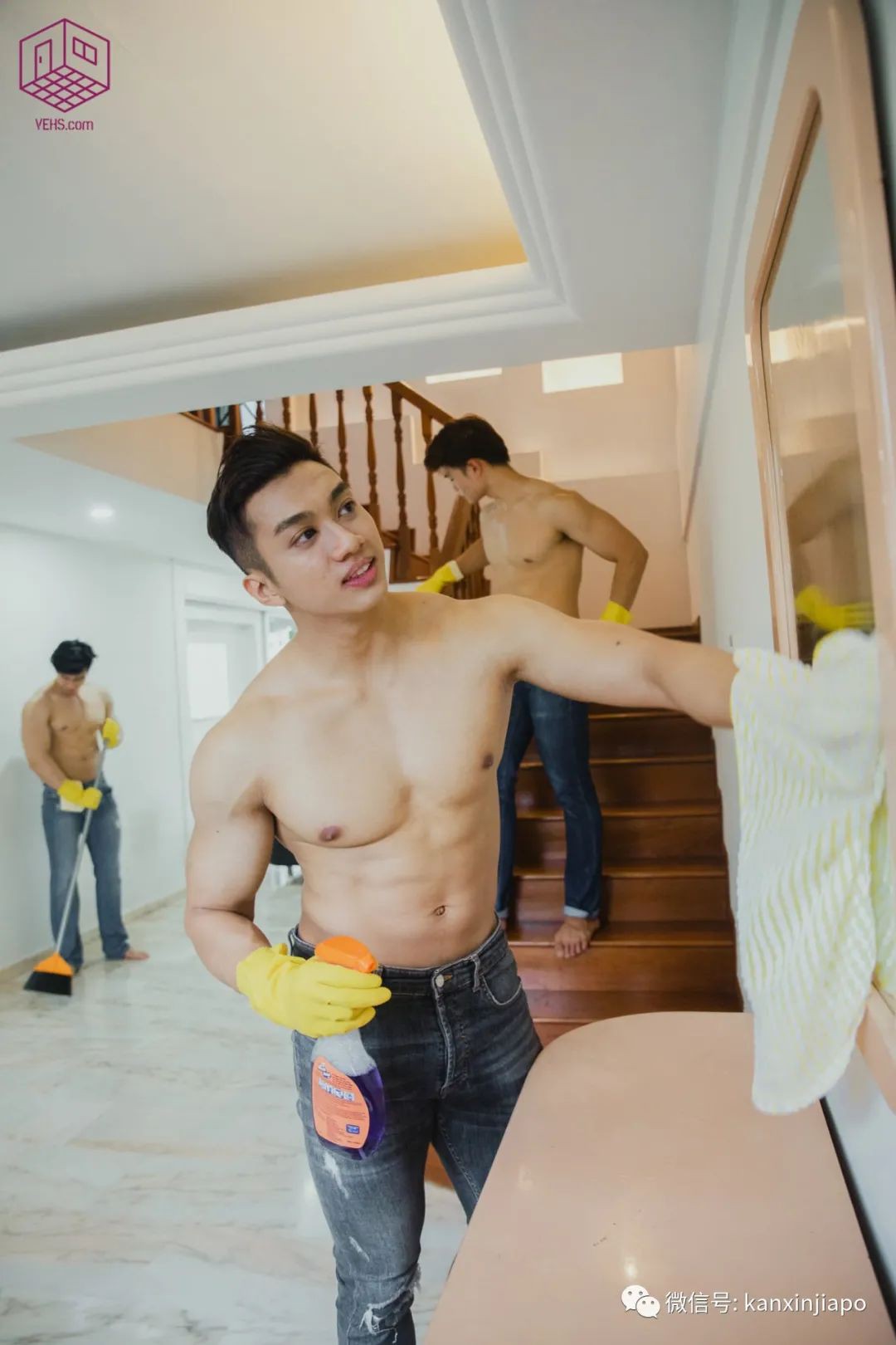 新招！新加坡清洁公司推出“肌肉猛男”上门打扫服务