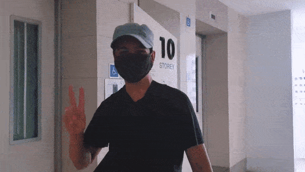新加坡男子竟送出1250新币小费，送餐员当场懵了