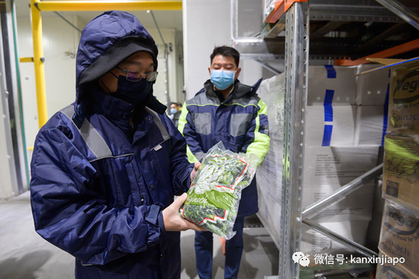 馬來西亞即將封城兩周,部長說新加坡食物庫存充足