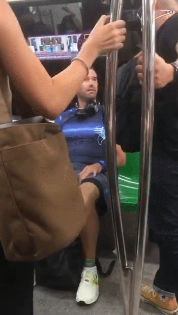 “我永远都不会戴口罩！”洋汉搭地铁拒戴口罩，惊动警方