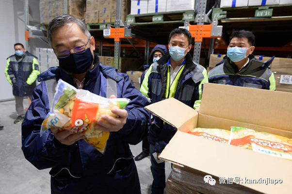 馬來西亞即將封城兩周,部長說新加坡食物庫存充足