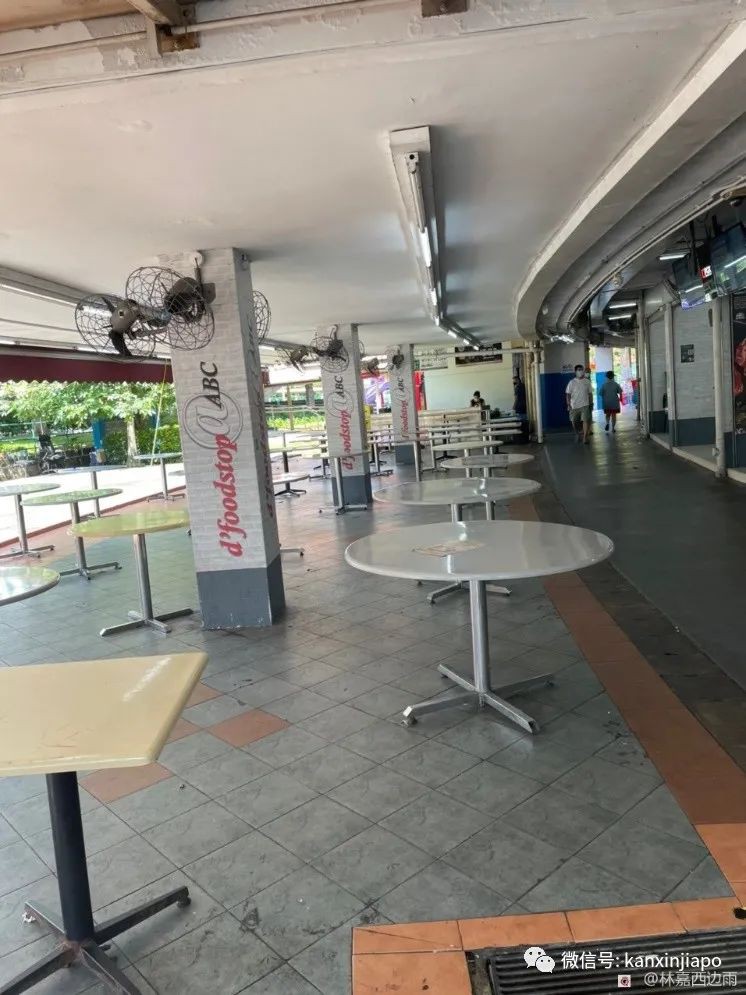 新加坡高警戒狀態,德士大叔無奈“躲”後備箱吃午餐