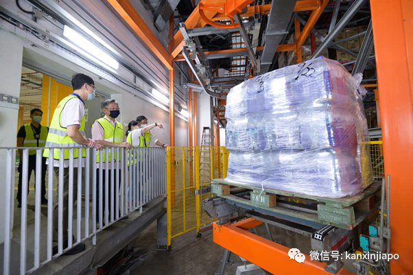 馬來西亞即將封城兩周,部長說新加坡食物庫存充足