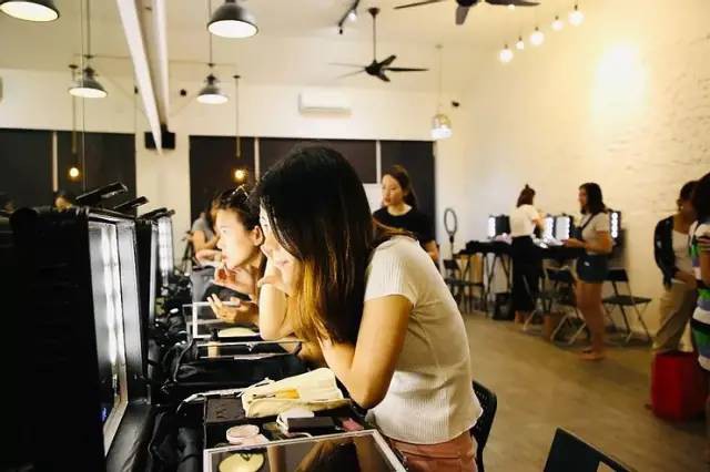 2021年趁着疫情充实自己，跟新加坡明星御用化妆师们学专业化妆