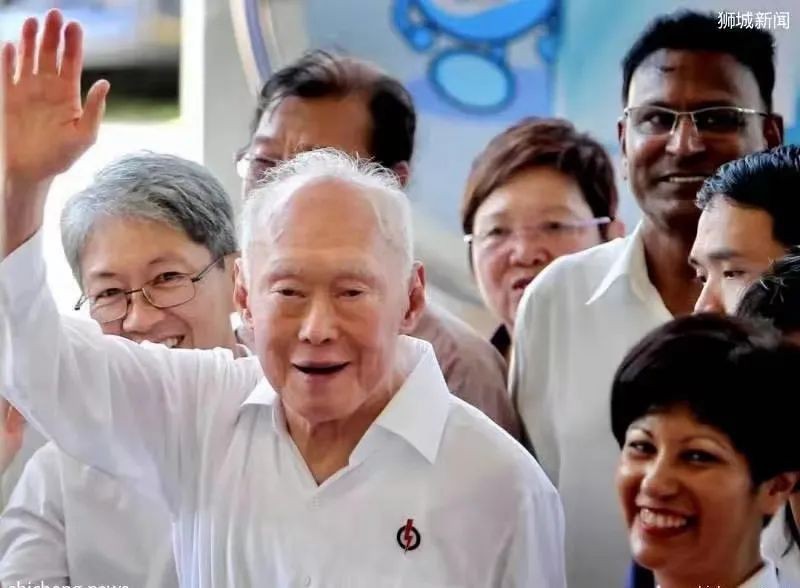 “李显龙薪酬只能名列国家领导人榜首，并不是新加坡人之冠”