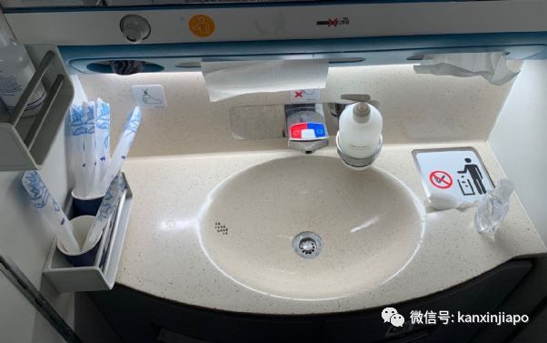 從倫敦飛13小時航程同排者確診後,我在新加坡被這樣安排