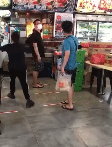 新加坡咖啡店严重火灾烧成废墟，原因可能是一口油锅…