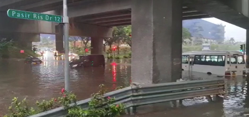 新加坡突降暴雨，全島多處淹水！多輛車受困，驚動民防部隊緊急救援