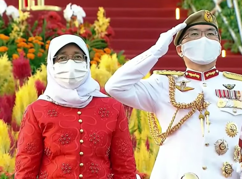 新加坡國慶煙花燃爆夜空!空軍戰機出動、精銳傘兵空降,舉國同歡共慶