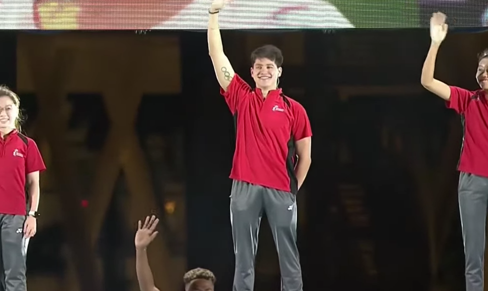 新加坡國慶煙花燃爆夜空!空軍戰機出動、精銳傘兵空降,舉國同歡共慶