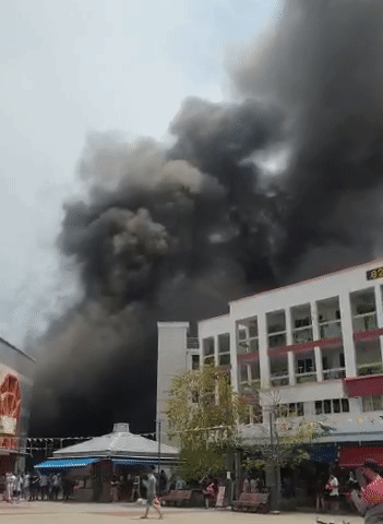 新加坡咖啡店严重火灾烧成废墟，原因可能是一口油锅…