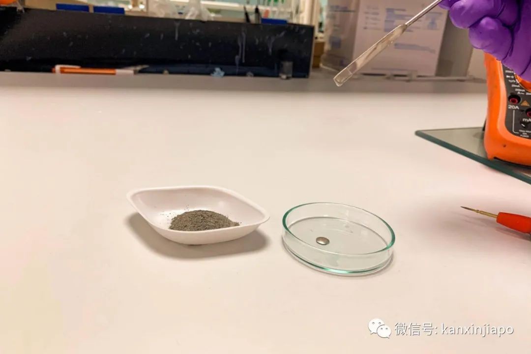 用汗水就能发电？新加坡南大研发“神奇绷带”