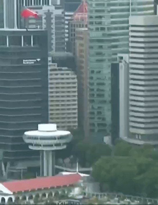 新加坡國慶煙花燃爆夜空!空軍戰機出動、精銳傘兵空降,舉國同歡共慶