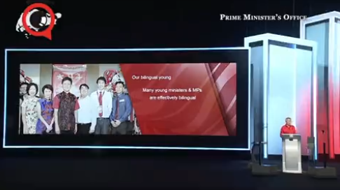 李显龙点名表扬孙燕姿和林俊杰,是双语教育成功典范!