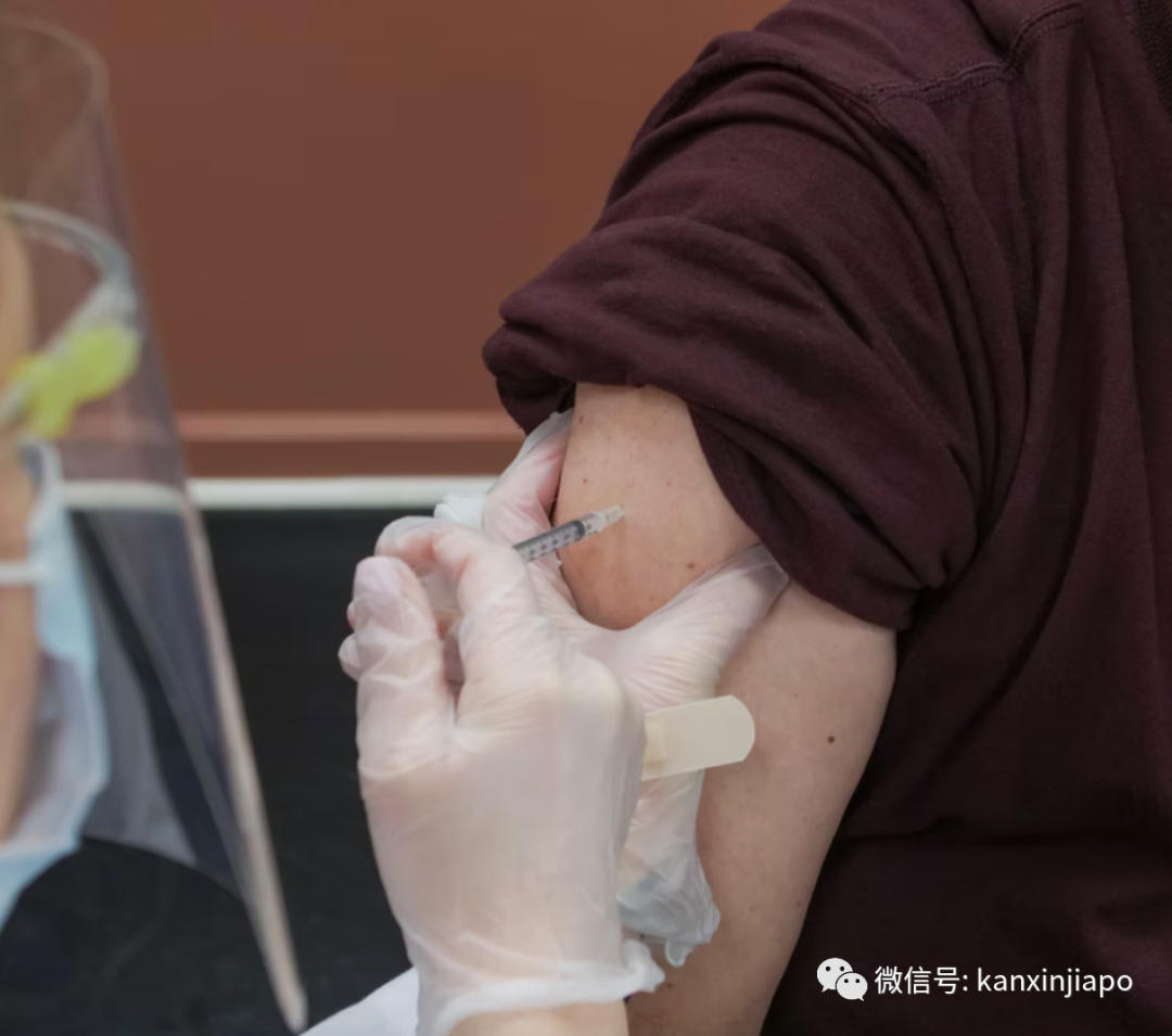 中國研發全球首個對多種變異株均有效疫苗；新加坡再爆客工宿舍感染群