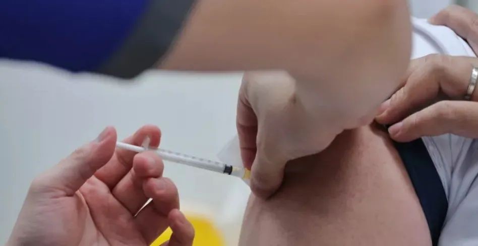 “新加坡在與病毒共存的同時,很多問題也逐漸暴露出來......”