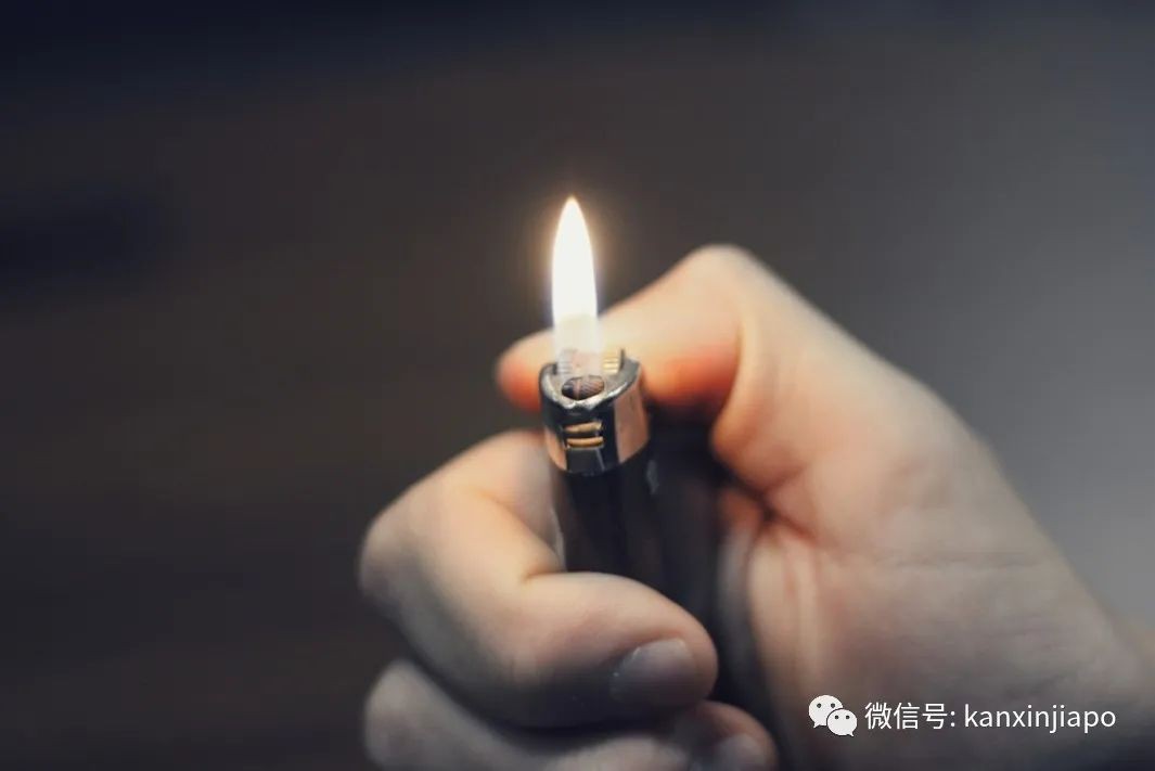 虐待女佣后再故意烫伤亲生女儿，新加坡妇女被控上法庭