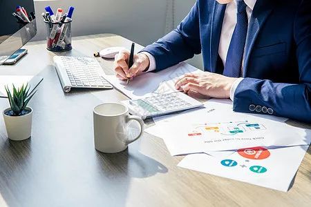 大批外籍人才離開!逆風翻盤拿到PR有希望了!