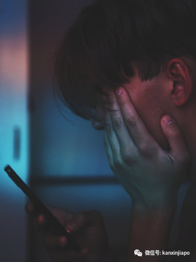 新加坡男子偷拍妻子手机中与上司性爱照片后上传脸书，被判坐牢13周