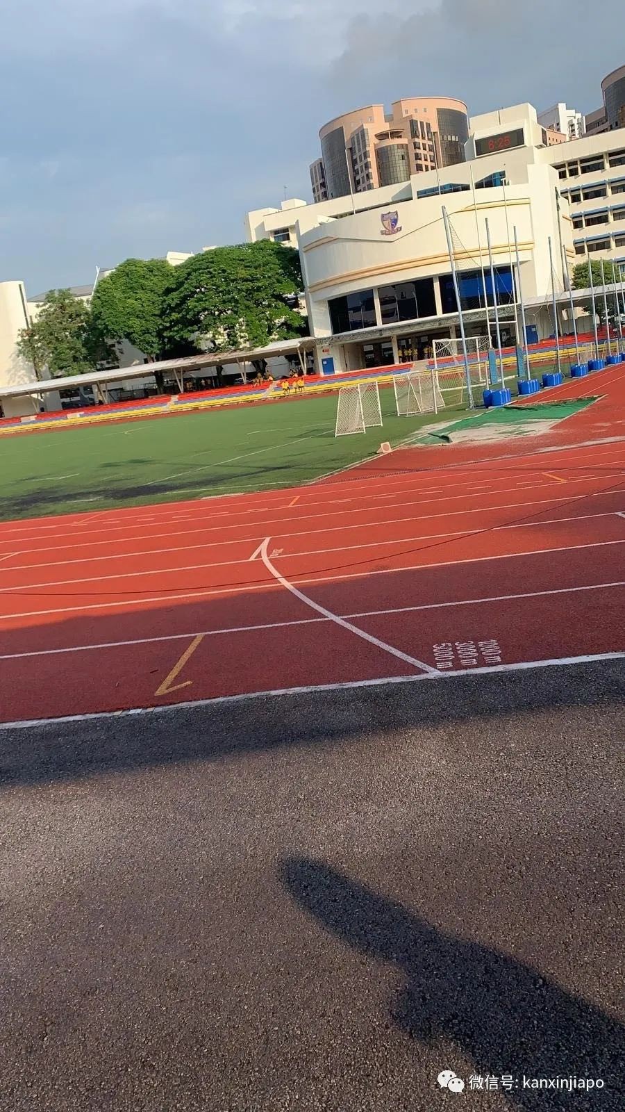 新加坡頂流初院學生賣窗簾竟遭遇學曆歧視?