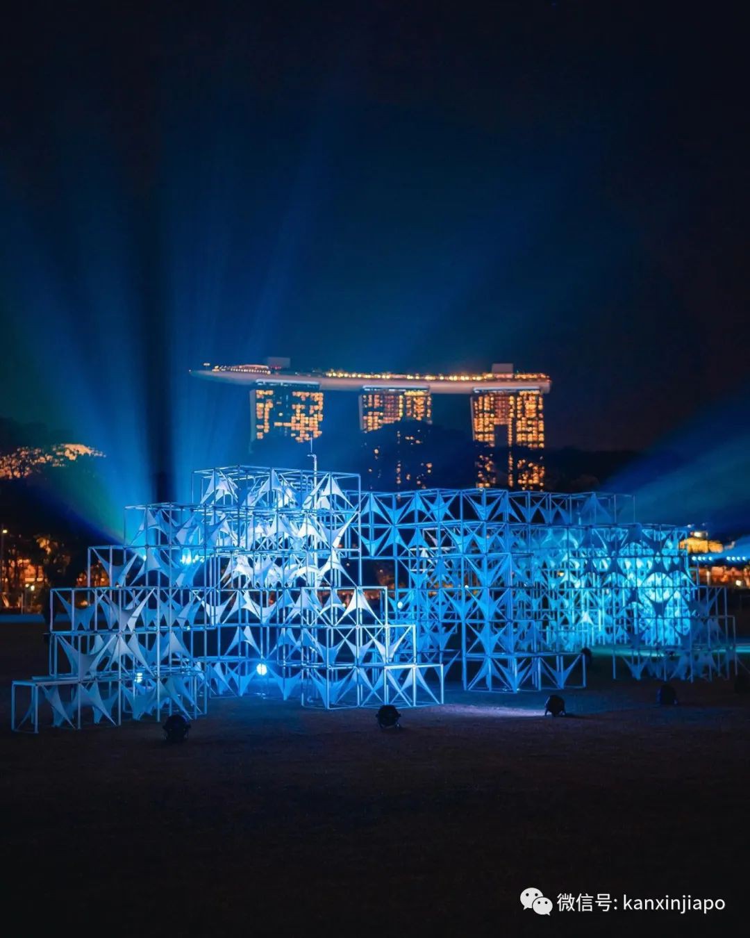新加坡艺术节开幕啦！百年历史建筑已换上绚丽新装等着你，还有灯光秀、LIVE表演、互动游戏...