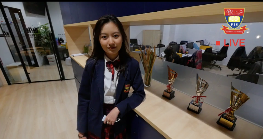 地鐵站廣告上的美少女,竟然是個“學霸”?!