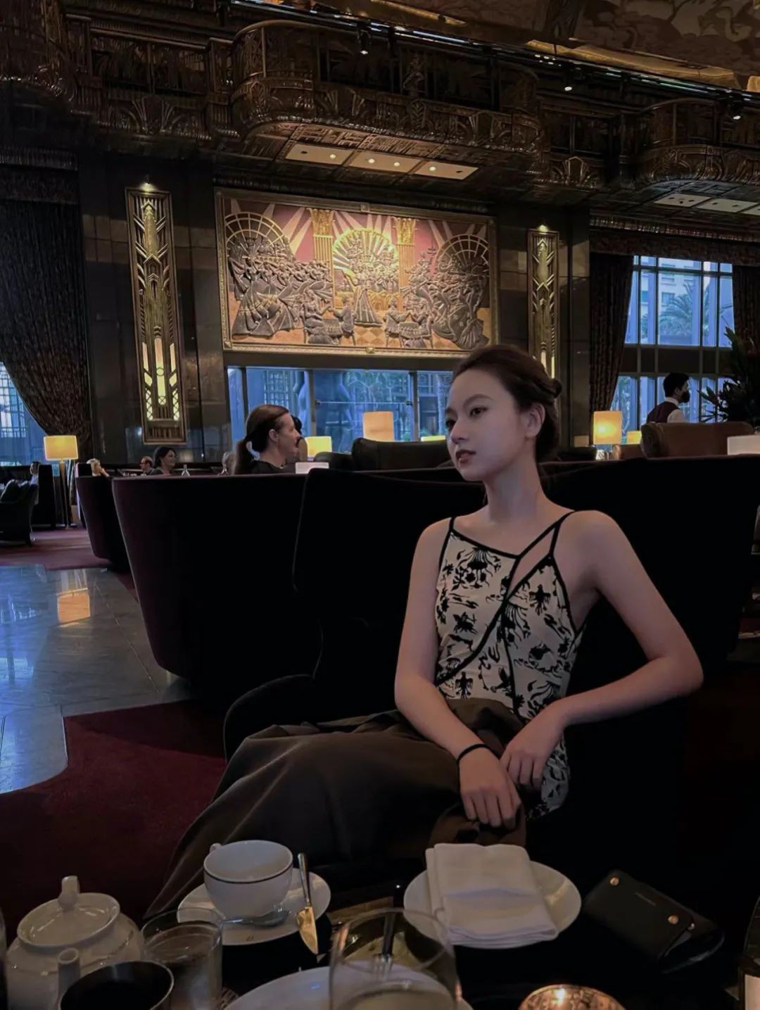 地鐵站廣告上的美少女,竟然是個“學霸”?!