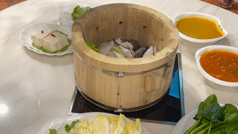 新加坡要開始流行用桶吃魚了！？太飒了!（免費吃來了~）