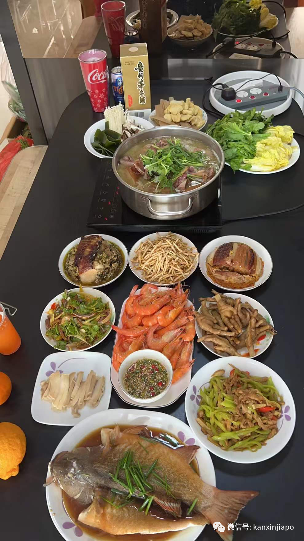 “兩年多沒回家了,我在新加坡挺好的,還給自己做了年夜飯,爸媽別惦記...”