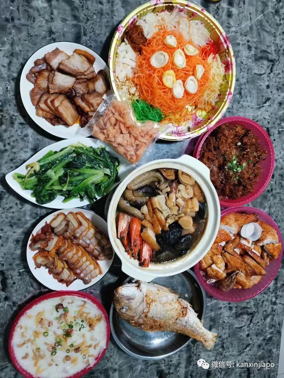 “兩年多沒回家了,我在新加坡挺好的,還給自己做了年夜飯,爸媽別惦記...”