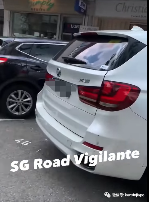 新加坡一輛勞斯萊斯幻影路中央拒行，車主態度惹人怒