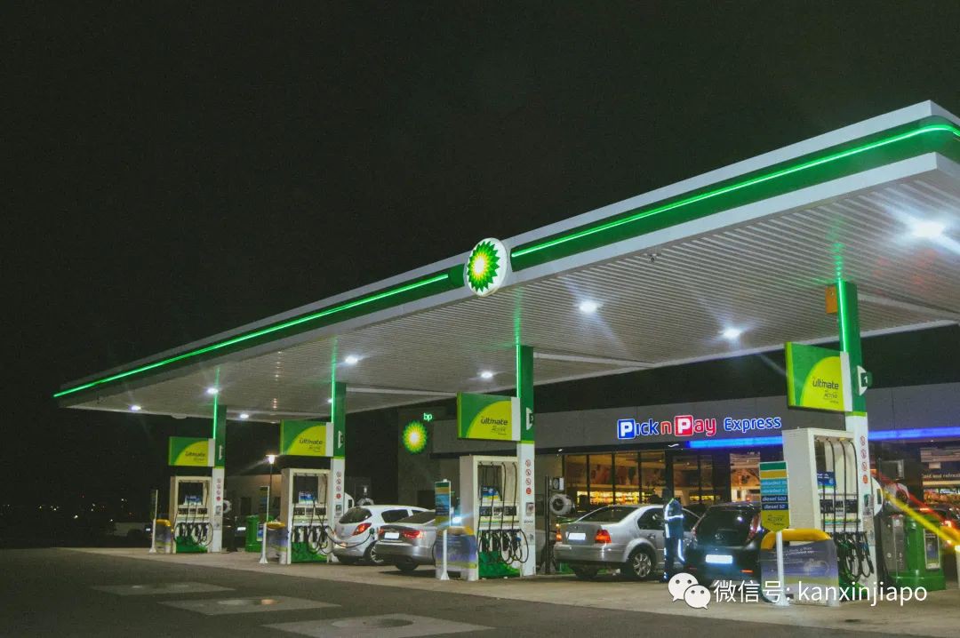 俄烏危機致全球油價漲;烏總統敦促英國加大對俄羅斯制裁力度