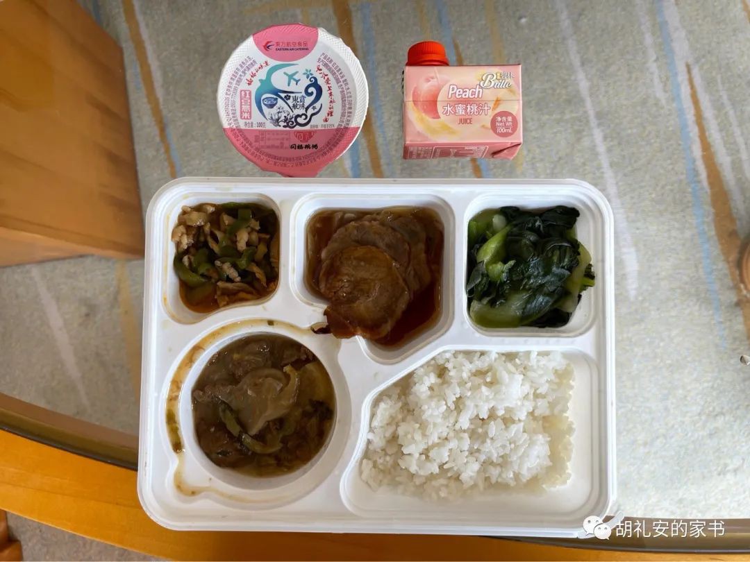 “从新加坡回到上海，封锁一再延长，我被卷入了这场前所未有的大事件”