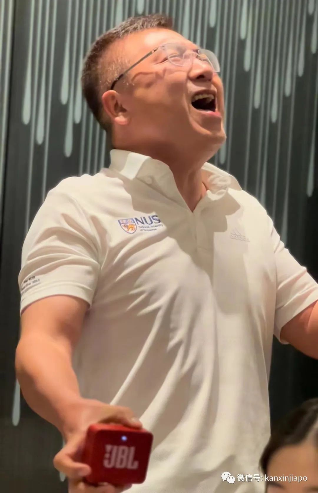 隔離久了,真的什麽事都做得出來!國大校友竟然在酒店房間內跑完了一個全馬