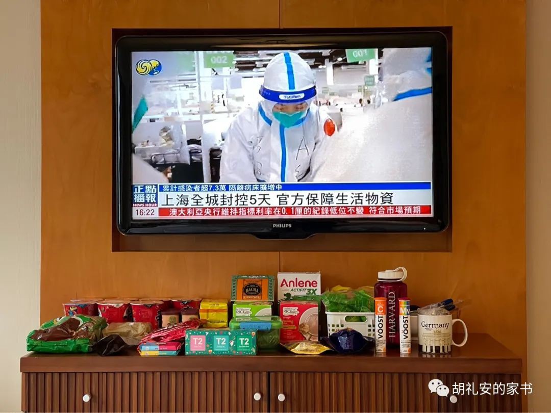 “从新加坡回到上海，封锁一再延长，我被卷入了这场前所未有的大事件”