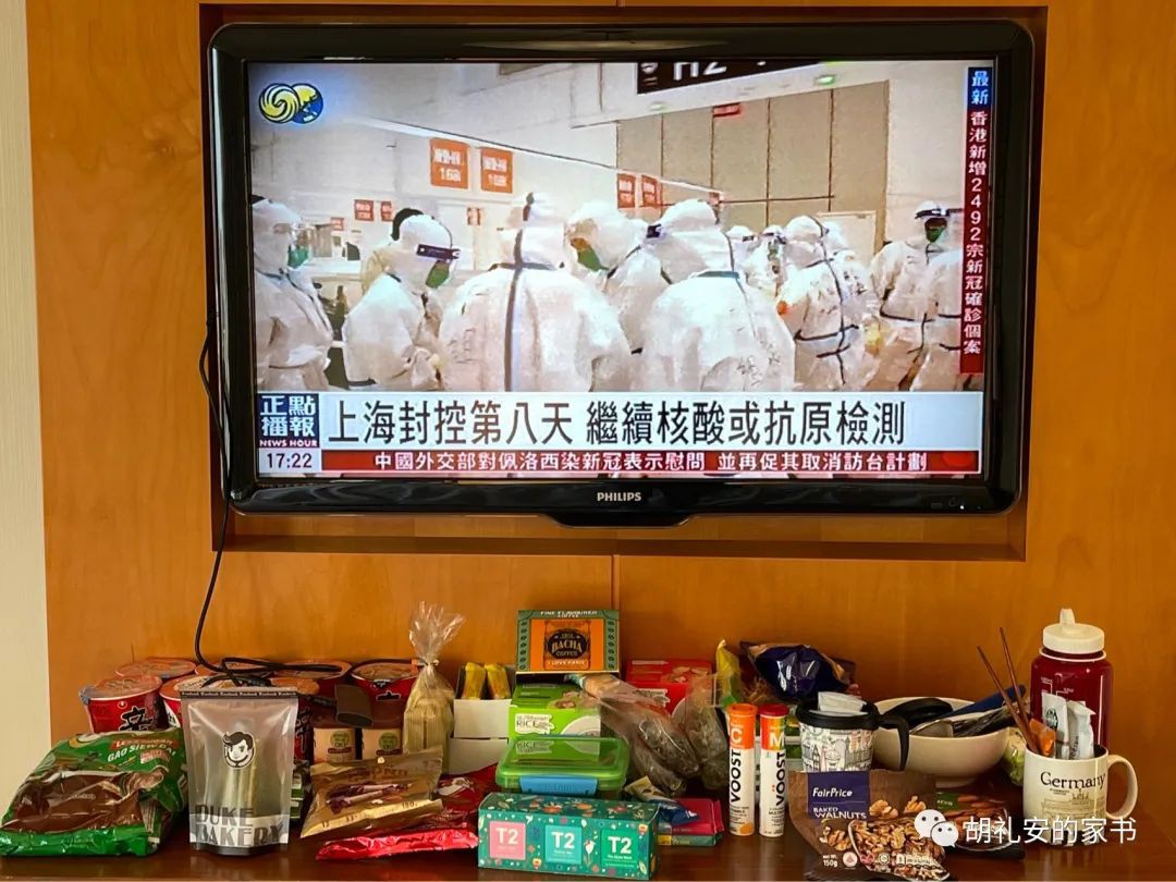 “从新加坡回到上海，封锁一再延长，我被卷入了这场前所未有的大事件”