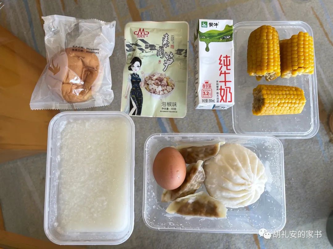 “从新加坡回到上海，封锁一再延长，我被卷入了这场前所未有的大事件”
