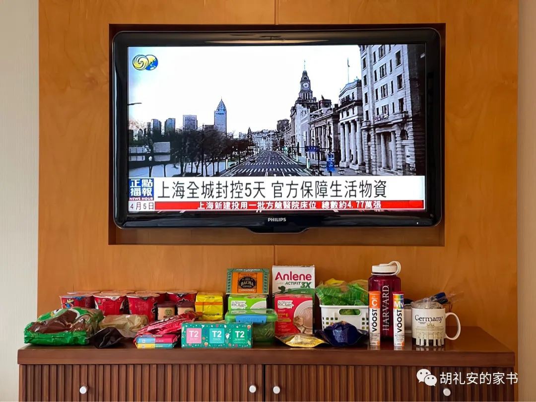 “从新加坡回到上海，封锁一再延长，我被卷入了这场前所未有的大事件”