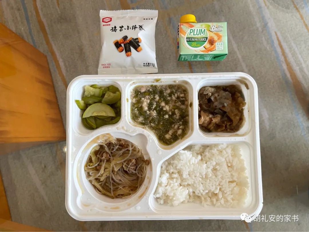 “从新加坡回到上海，封锁一再延长，我被卷入了这场前所未有的大事件”