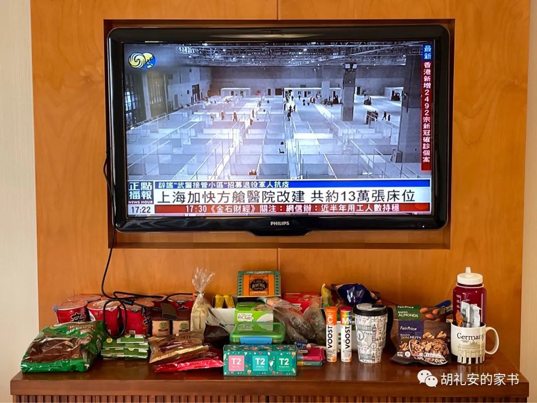 “从新加坡回到上海，封锁一再延长，我被卷入了这场前所未有的大事件”