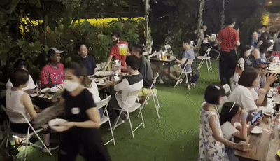 上海疫情规模超武汉,启动全民检测;新加坡本轮开放将引发新一波感染