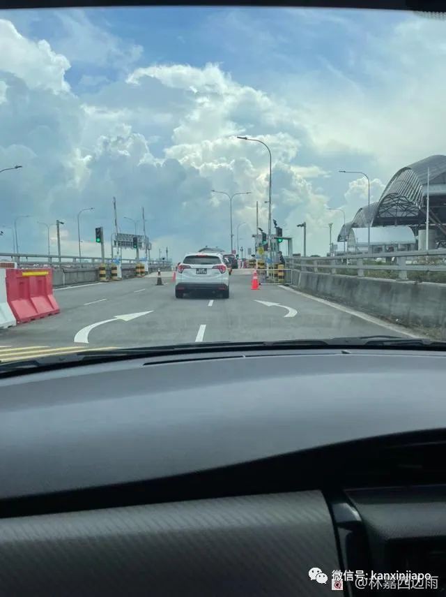 “在新加坡闷了两年，我终于开车回马来西亚探亲咯”