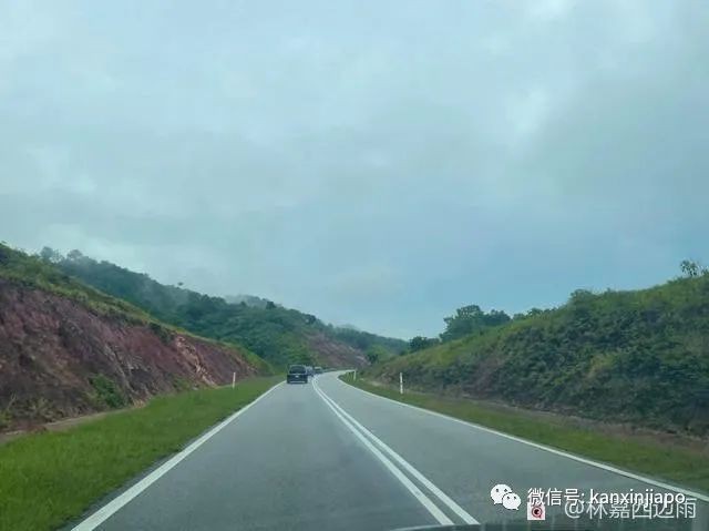 “在新加坡闷了两年，我终于开车回马来西亚探亲咯”