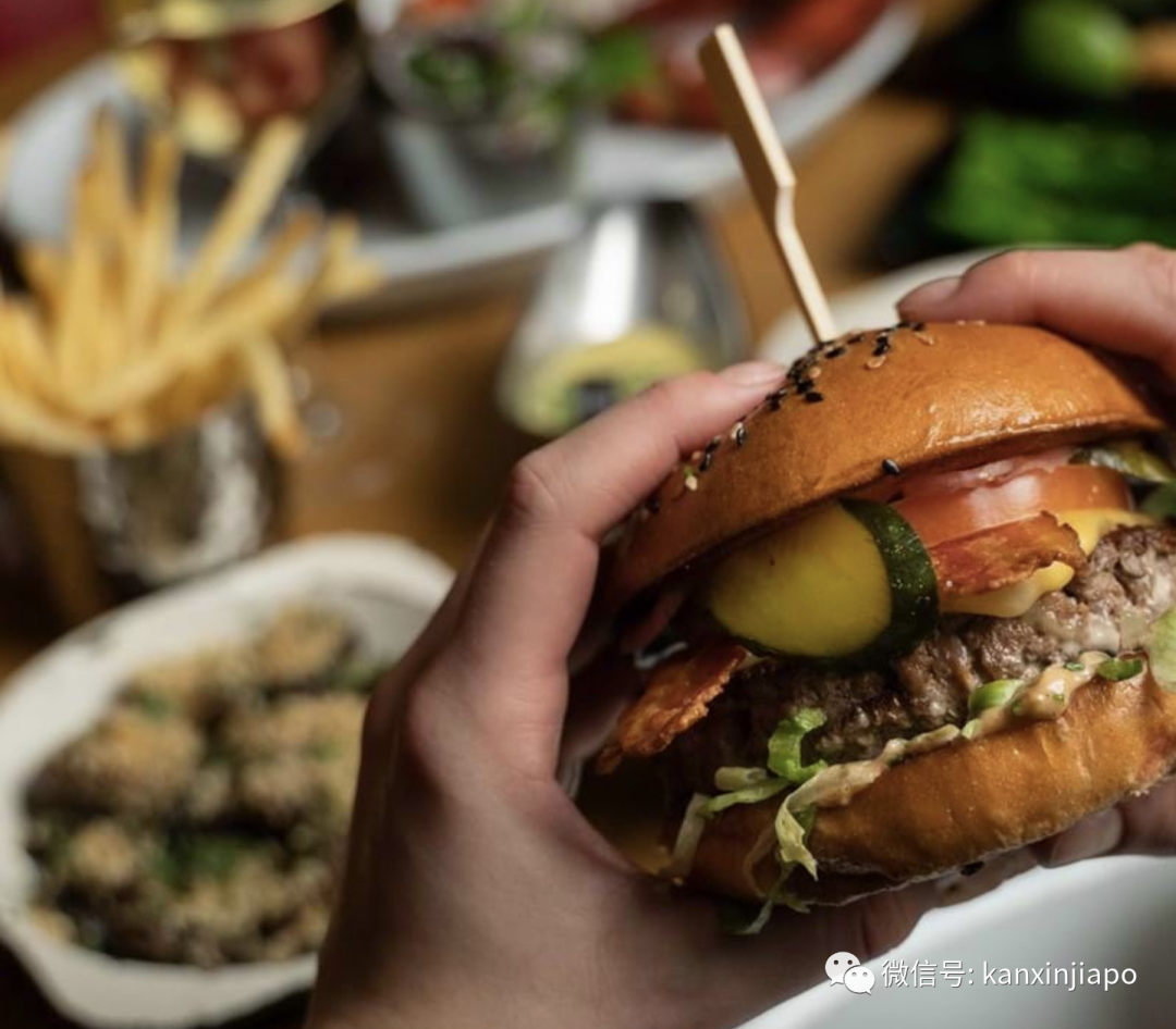 $100+的漢堡還能吃成這樣,網紅英國龍蝦漢堡店被勒令停業