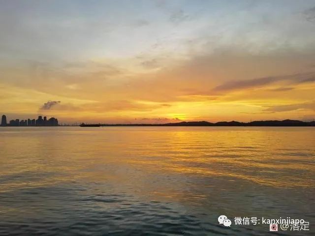 在新加坡看落霞云归，远眺柔佛海峡灯塔复明